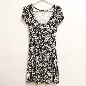 SO Black & White Floral/Flower Dress w/ Buttons XS